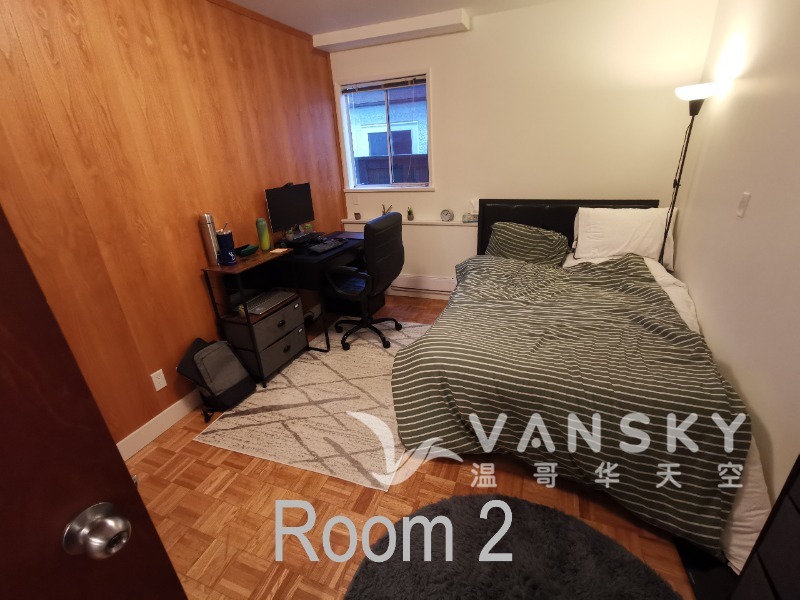 221228185108_2022 - room 2.jpg